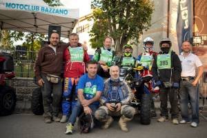 Efrem Morelli e lo staff del MC Bazzano al via della Night Ride 2014